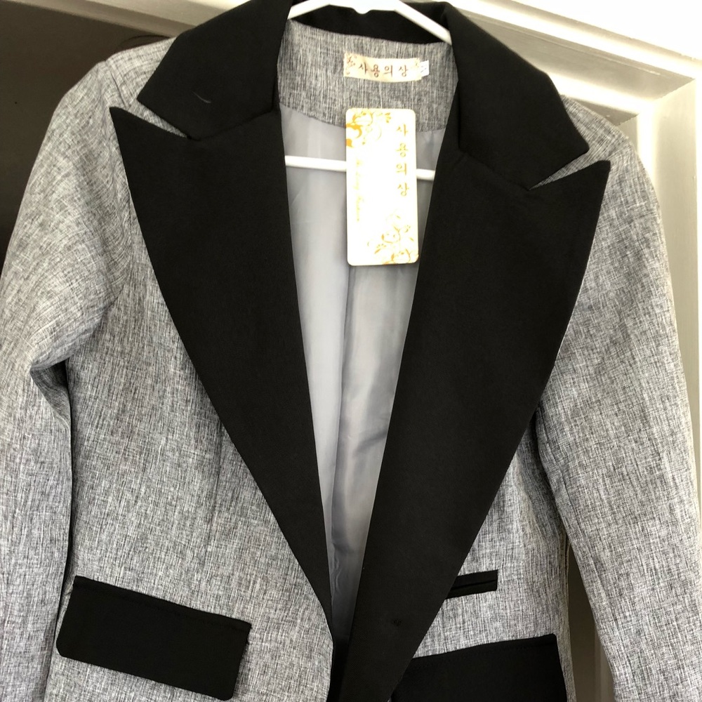 Black print blazer